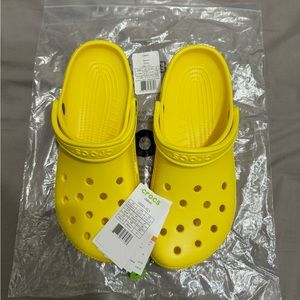 Crocs Adult Classic Clogs - Lemon Yellow 10001-7C1 M 10 / W12
